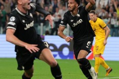 斯洛特队英超焦点战VAR争议判罚，一球小胜引发热议